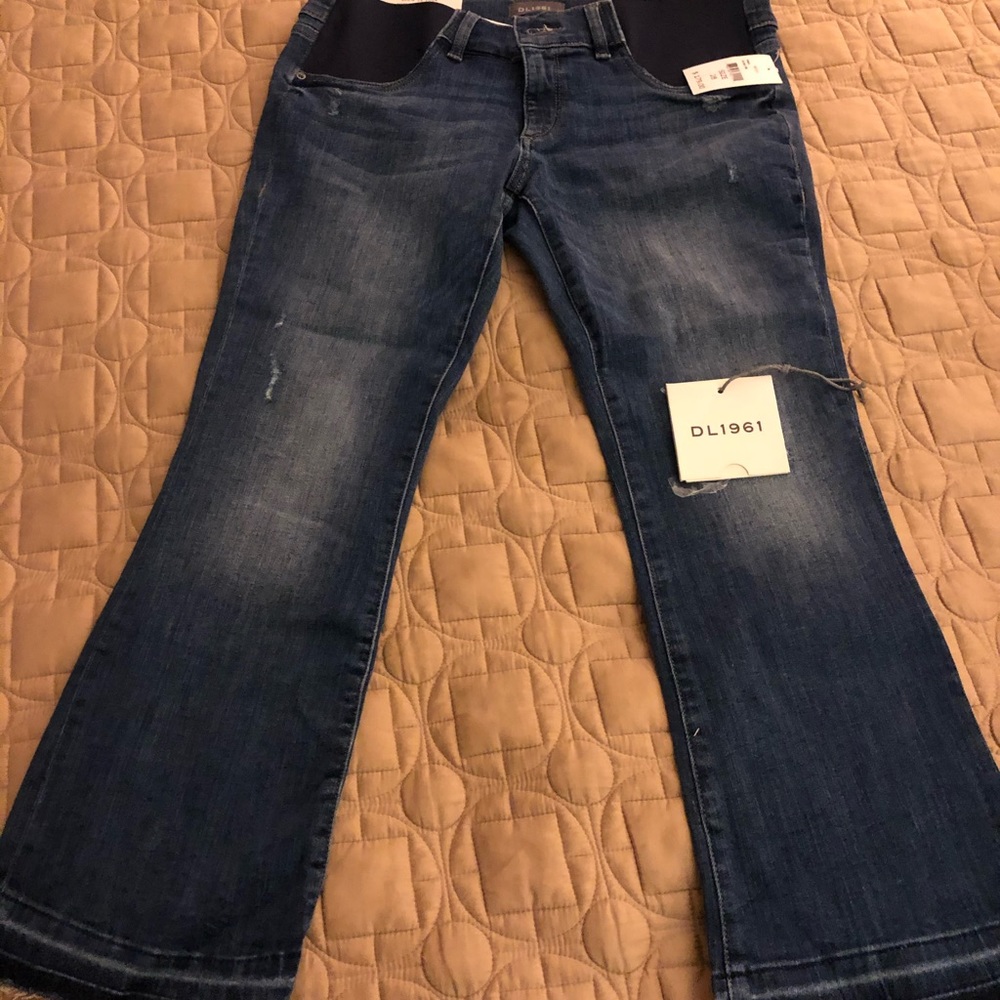 NWT DL1961 
Lara Maternity Crop Flare 
Roslyn, 28